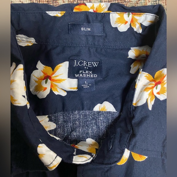 Men’s J. Crew short sleeve button downs - Picture 4 of 4